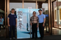 长沙初二学子办个人书法作品展，获书法家杨炳南称赞