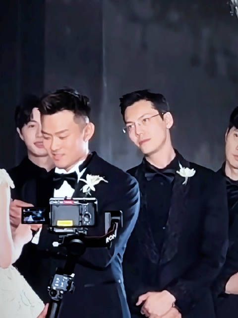 参加好友婚礼当伴郎,真的帅