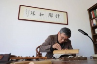 以刀为笔！这位大师能在0.5毫米厚的竹皮上作画