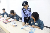 广州女子监狱里的绘画故事：有人因诈骗入狱，借此与母亲和解