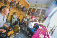 恭王府里上演“皮影乾坤”