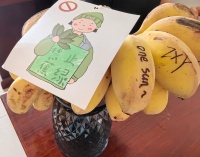 这届年轻人爱在工位“养水果”，情绪价值拉满，主打心情愉快