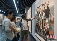 民众参观青海省美术作品展 感受多元民族特色文化