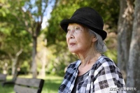 人过五十，不管你多有本事，都要主动“下坡”