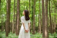 成年人最清醒的生活观：关门，掩窗，扫尘