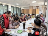 张家港市南丰镇东港村：墨香廉洁扇，共扬廉洁风