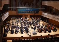 笛箫演奏家王华上演专场音乐会 近20年老搭档龚琳娜主动请缨担任演出嘉宾