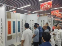 把拓片变成艺术品，商城文化街夏京洲作品展受游客热议