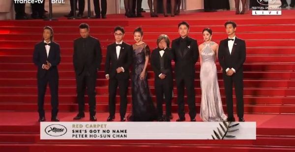 杨幂｜2024 Cannes 杨幂戛纳红毯生图新鲜出炉，她身着蓝色长裙…