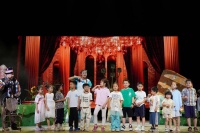 童心满满！儿童剧《爱丽丝梦游仙境》在芙蓉国剧场上演