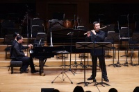 箫笛演奏家王华携手龚琳娜、聂云雷等名家，这一夜北京音乐厅“华光溢彩”