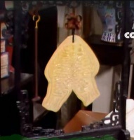 [细说红楼]秋爽斋的白玉比目磬