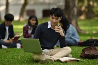 热衷认领淡人人设，年轻人到底为什么？