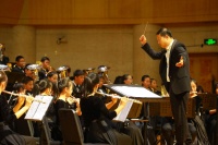 小学生登上中山公园音乐堂