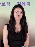 最新专访活动，高清视角下近距离怼脸拍摄，44岁的状态如何？她有多受欢迎呢？