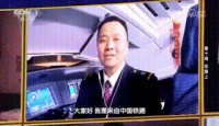 央视连线高铁司机！他一张口，掌声不断！