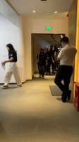 高圆圆，胡歌都是自愿上班的