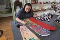 当金山农民画遇上滑板运动，会碰撞出怎样的火花？来看这位“80后”画家的创作→