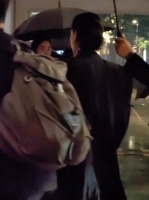 张小斐真的很适合这种帅的妆容，一个背影都这么帅你拿什么和我斐姐比