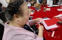 国家级非遗“海伦剪纸”走进社区