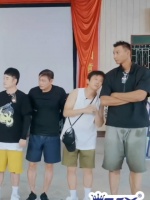 总会在不经意见被邓超圈粉，超哥被易建联的身高惊住后，立马又小鸟依人