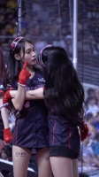 放开那个女孩，有什么事冲我来