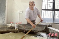 非遗连四纸：一纸连春秋 古法开新境