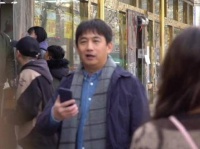 太搞笑了电视剧小敏家时，居然有路人混进剧组，结果被黄磊发现后请走了……