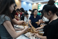 粽叶飘香承传统 老少同乐庆端午