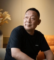 专访胖东来创始人：首先要活成一个真的人