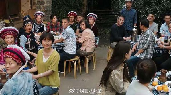谢强释放回家,吸引了全村人的目光,下秒太戳泪