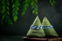 儿时只道端午好，中年方知行路难