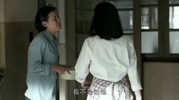 美女让老公尝饺子,他乖乖答应,没想到被骗了