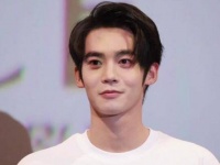 于适 演艺圈新秀首次登场于适