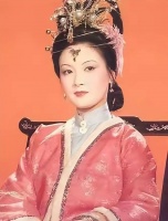 贾母喊王熙凤为凤丫头，为何薛宝钗也喊凤丫头，你看薛宝钗多少岁？