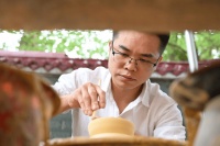 烟雨染青花 瓷色踏空来