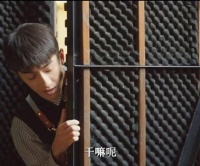 工作时捡到流浪小猫为她取名丢丢 成功解锁铲屎官新身份！