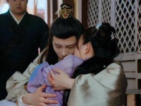 王妃被困在箱中良久…