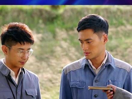 在教师的严格指导下,沉浸在《平凡的世界》的章节里…