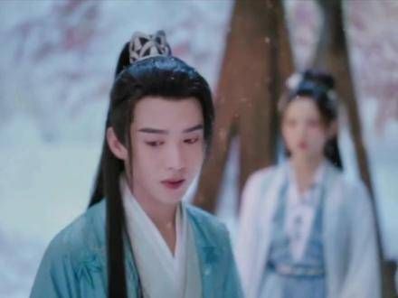 秦柯与卓昊在的世界里，一同经历着的历程，而的影子也悄然融入其中
