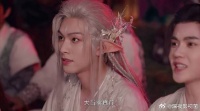 涂山红红出现散落羽花，白狐表情不自然，肯定有猫腻