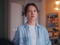 得知大女儿即将迎来第二个孩子，两位老人乐不可支…