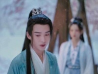 秦柯与卓昊在的世界里，一同经历着的历程，而的影子也悄然融入其中