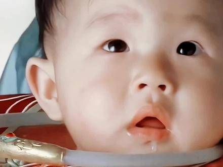 当小胧月踏入场景,一切仿佛脱离了宫廷纷争的氛围,变得温婉如诗