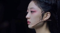 青蛇和许仙是一对恋人，结果演了戏，许仙入戏了，白蛇却是清醒的