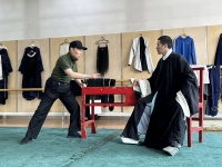 【直击高温下的排练厅·北京京剧院】不开空调“偷天时”，跟着恩师练苦功