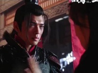 东伯雪鹰于《雪鹰领主》中英勇救母…