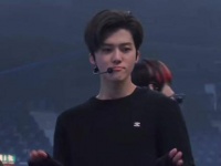 黑衣如夜，配上飘逸黑发的娜娜，简直魅力无法挡！jaemin 西珍妮罗渽民