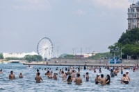 北半球高温热浪来袭 这样应对更安全