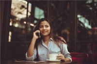 女人用这4种方式暗示你，就是希望你主动一点 ，别不懂